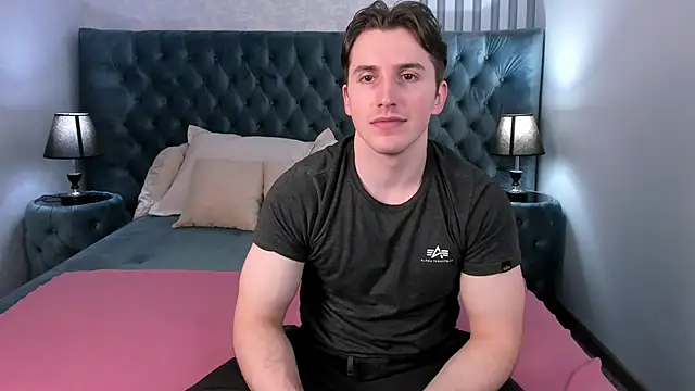 MarkYeti live sex cam