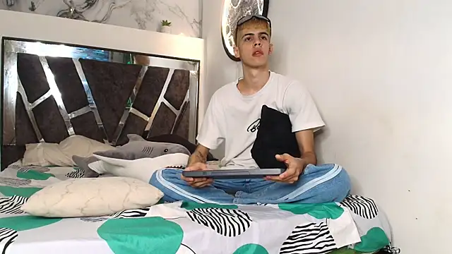 TWINKS_FRIENDS live sex cam