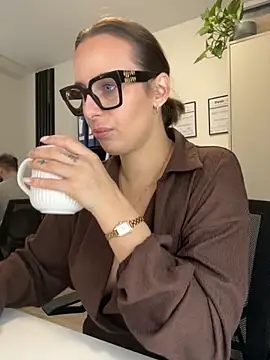 Hii_Lolla live sex cam