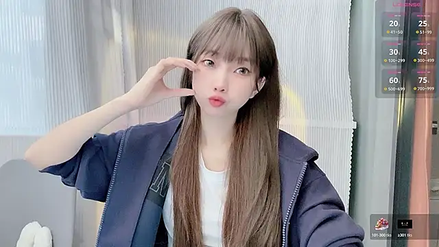 Evelyn-168's cam snapshot