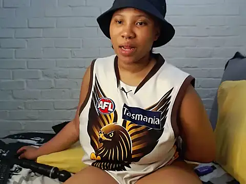 DrippinCaramelCutie live sex cam