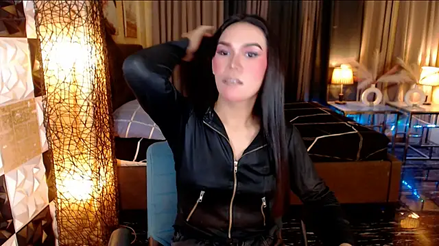 ElegantKellyUncutTS live sex cam