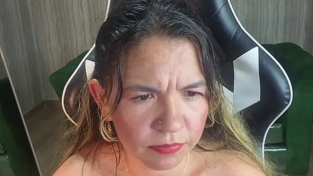 paula_lorens_t1_'s cam snapshot