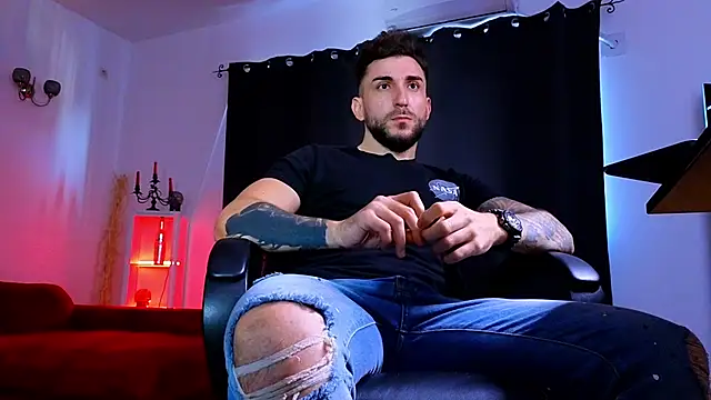 MightyAaron66 live sex cam