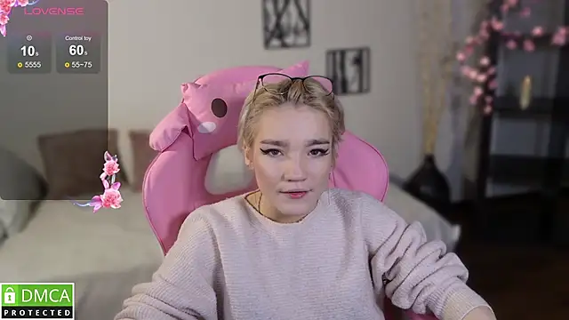 Megan_Lora's cam snapshot