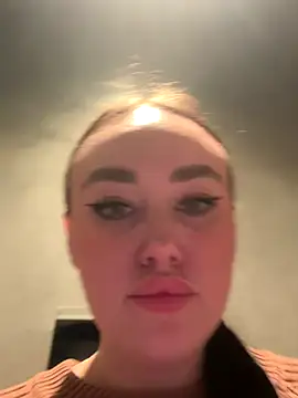 KiraSunshine live sex cam