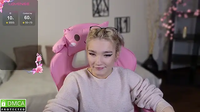 Megan_Lora's cam snapshot