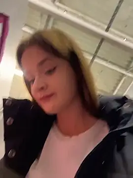 KittyQueeny live sex cam