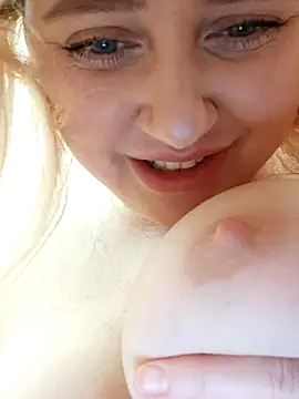 LadyLolyPop_'s cam snapshot