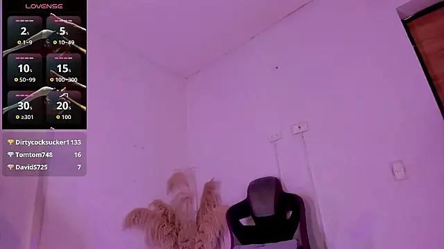 carolinemiller7 live sex cam