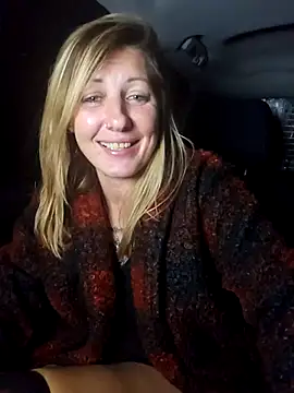 SheIsSomething live sex cam