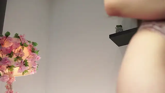 AmiLewis live sex cam