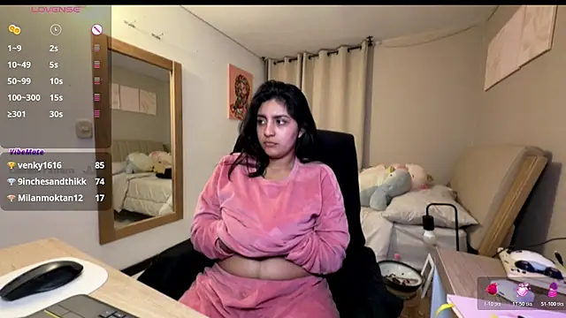 cloe_small's cam snapshot