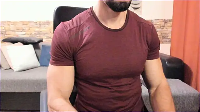 HotHunkTrainer's cam snapshot