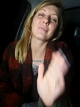 SheIsSomething live sex cam