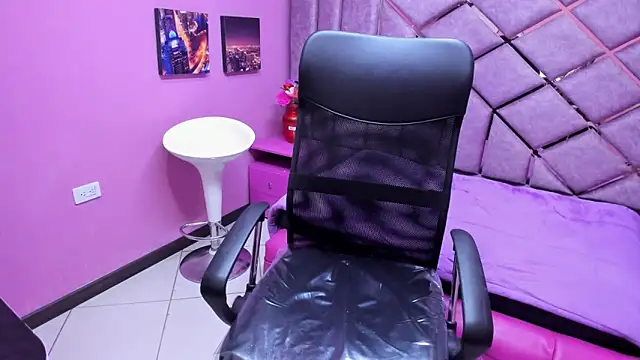 CharlotteStuart's cam snapshot