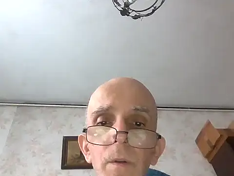 mariusica1@xh live sex cam