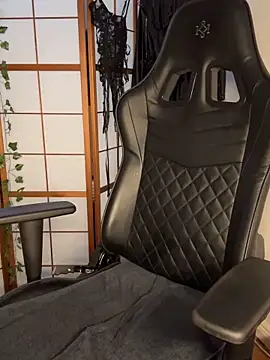 Elenascrib's cam snapshot