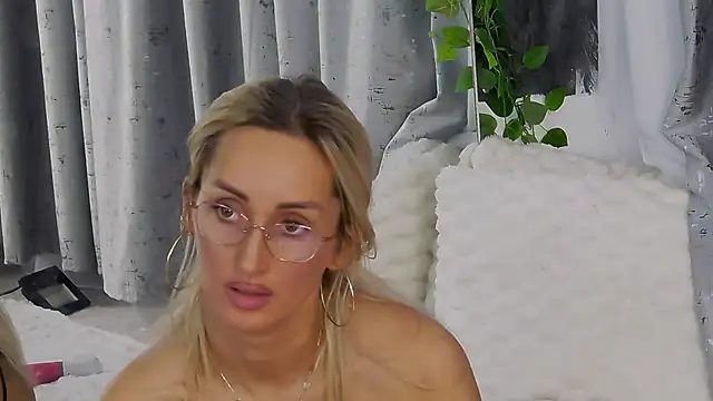 IsabelleEthan's cam snapshot