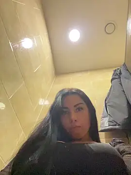 CrazzyChicks live sex cam