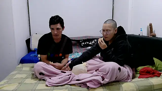 luxandracon23's cam snapshot