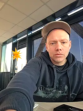 BeYourToy's cam snapshot