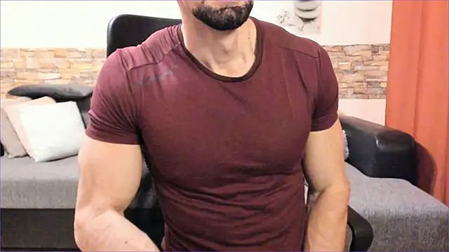 HotHunkTrainer's cam snapshot