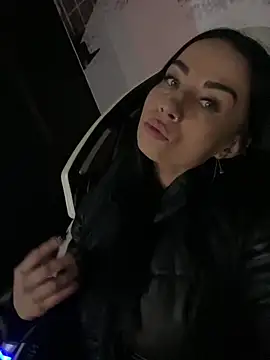 CrazzyChicks live sex cam