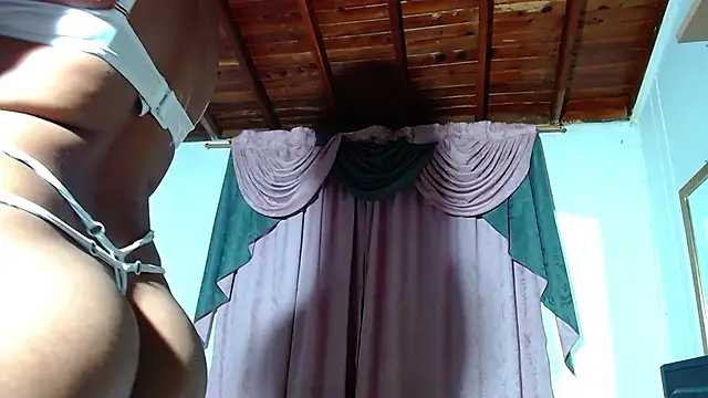 MielSquirt live sex cam