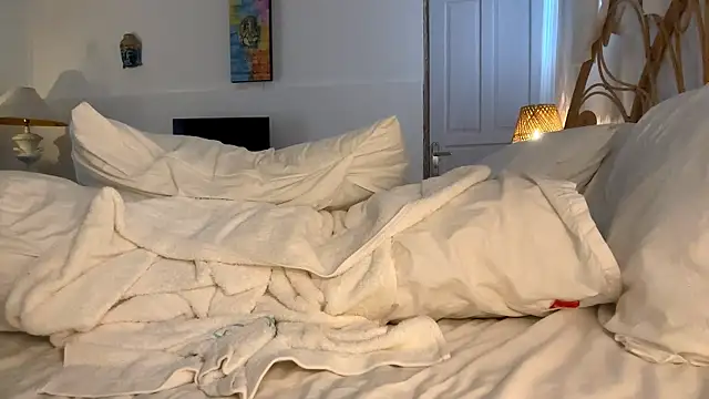 LezlieGreet live sex cam