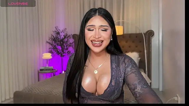 Your_Majesty_Tyra live sex cam