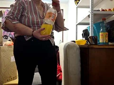 Samantha_Squirt@xh live sex cam