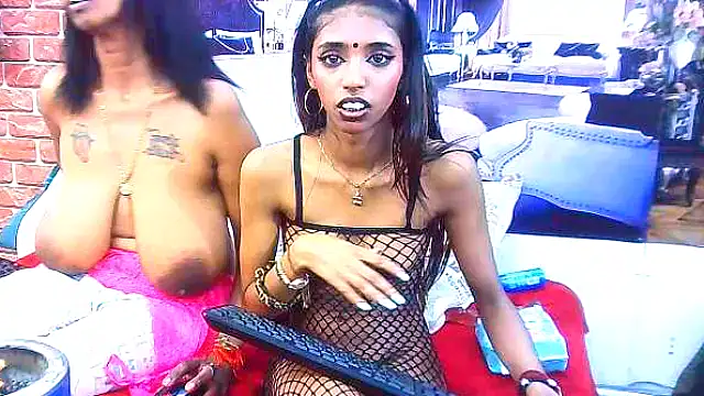 IndianSexySlender live sex cam