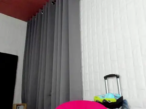 hottycrishina live sex cam