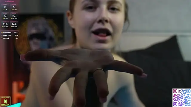 Hochu_Labubu live sex cam