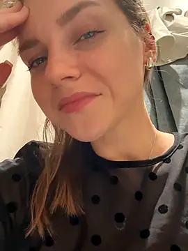 ValenciaShock live sex cam