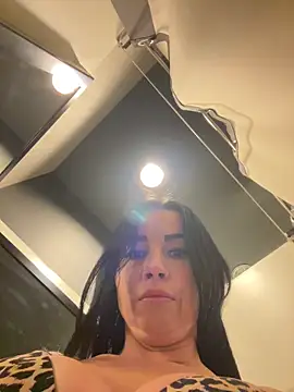 CrazzyChicks live sex cam