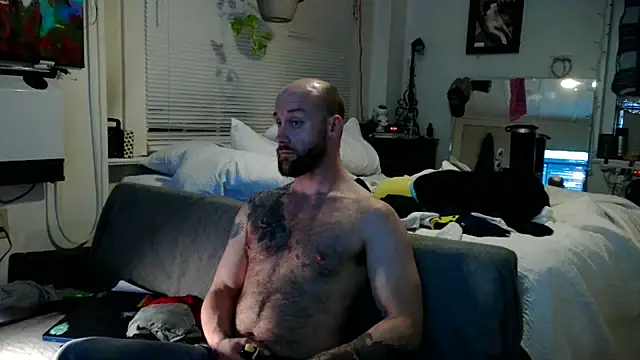 Luv2SuckBWC92 live sex cam