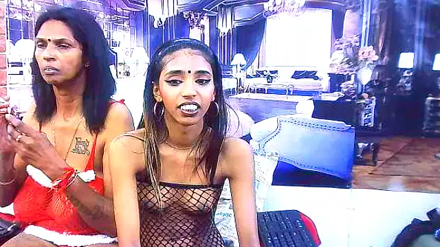 IndianSexySlender live sex cam