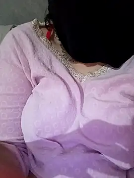 Sweet-arian live sex cam