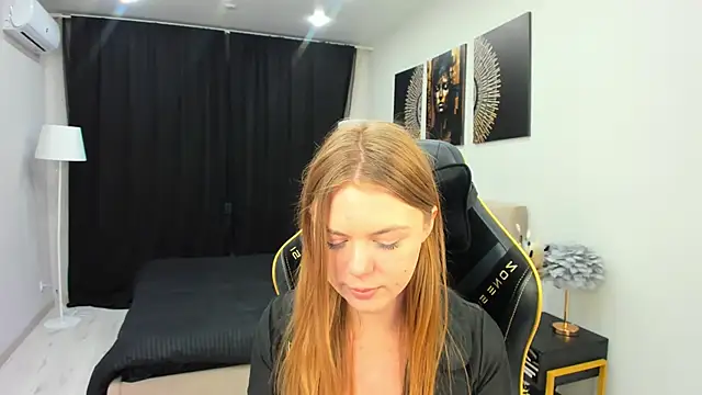 Strawberrye live sex cam