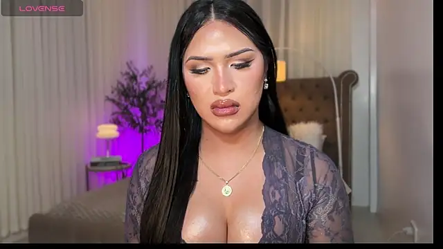 Your_Majesty_Tyra live sex cam