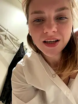 ValenciaShock live sex cam