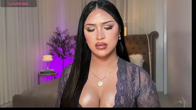 Your_Majesty_Tyra live sex cam