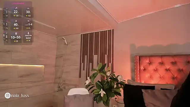 naiia_luxx's cam snapshot