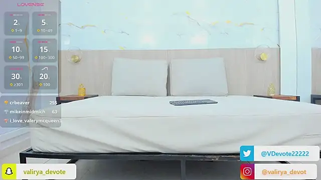 valirya_devote live sex cam