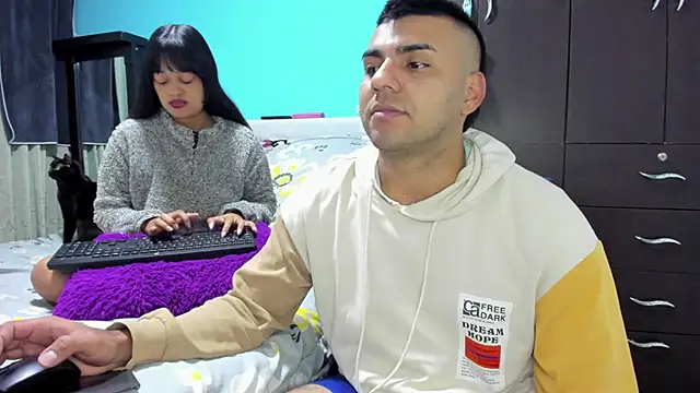 LazyandSniffer28's cam snapshot