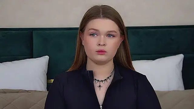 CrystalLyons live sex cam