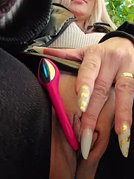 MILFBARBY live sex cam