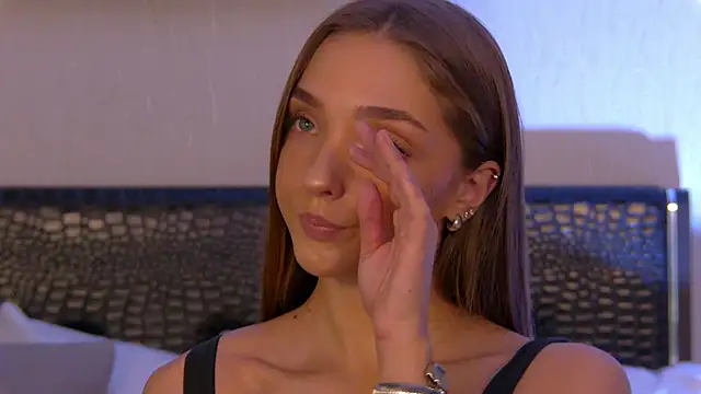 VirginieCruz live sex cam